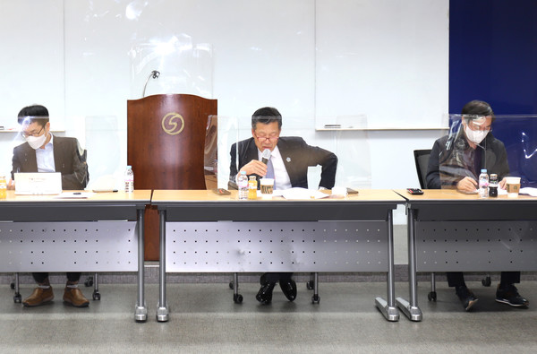 한국해운협회 김영무 상근부회장이  협회창립 67주년을 맞아 해운전문지기자단 간담회를 개최했다.