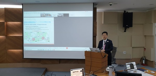 김인현 교수가 지난 28일 KMI에서 선주업 육성 방안을 주제로 강연하고 있다.