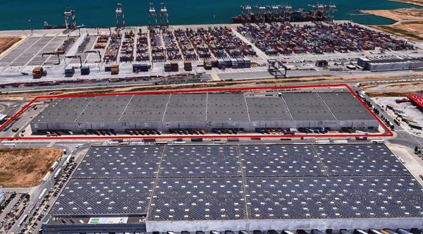 바르셀로나항만공사가 부산항만공사와 합작법인으로 운영을 개시한 바르셀로나항 물류센터 전경.