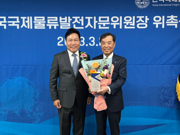 (좌측부터) 한국국제물류협회 원제철 회장, 한국국제물류발전자문위원회 김병준 위원장