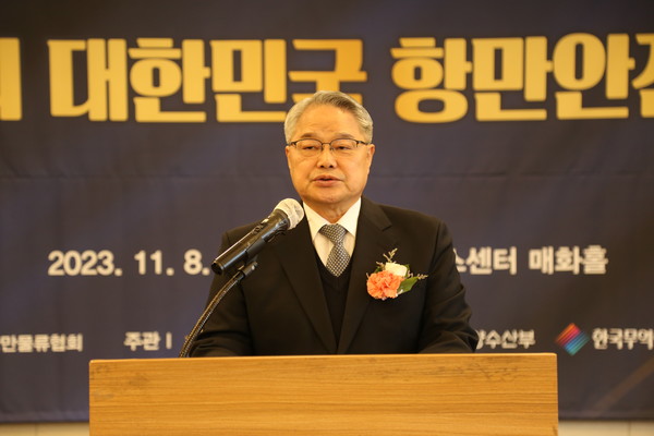 한국해운협회 양창호 상근부회장이 축사를 하고 있다.