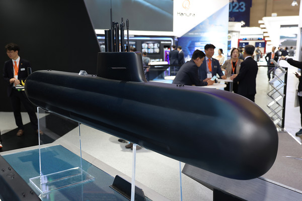 한화오션의 장보고III 배치-II 잠수함 모형.