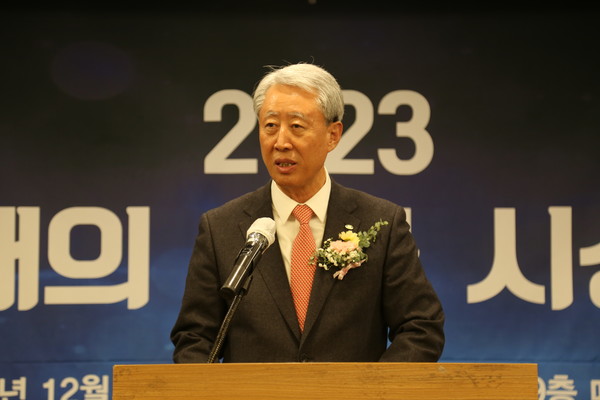 한국선급 이형철 회장이 수상 소감을 발표하고 있다.