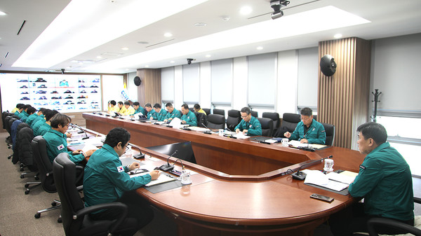 KOMSA 김준석 이사장이 20일 해양안전 긴급점검회의를 주재하고 있다.